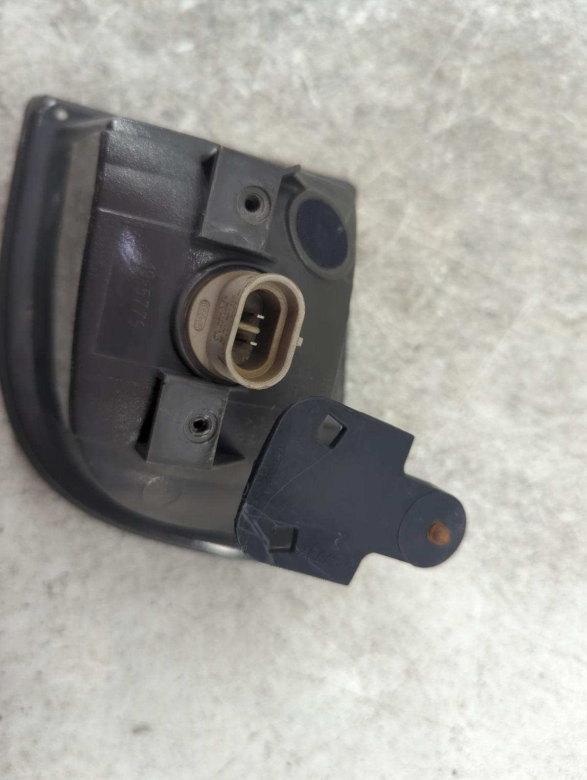 2002-2005 Saturn Vue Passenger Right Oem Fog Light Lamp - Oemusedautoparts1.com
