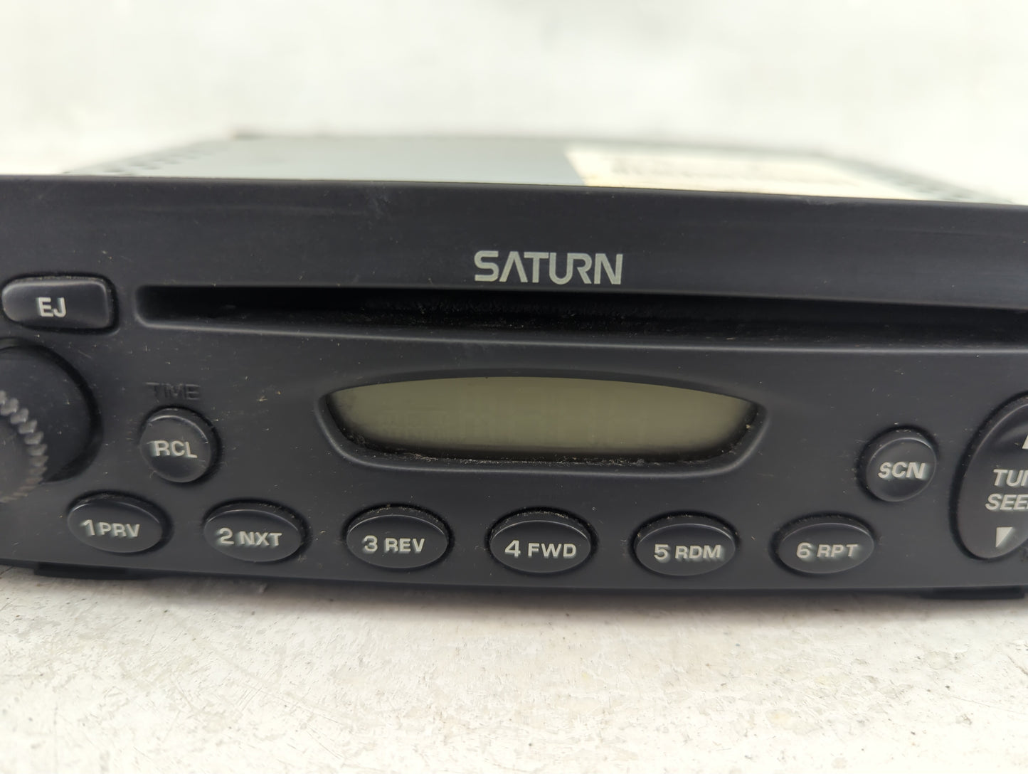 2004 Saturn Vue Radio AM FM Cd Player Receiver Replacement Fits OEM Used Auto Parts - Oemusedautoparts1.com