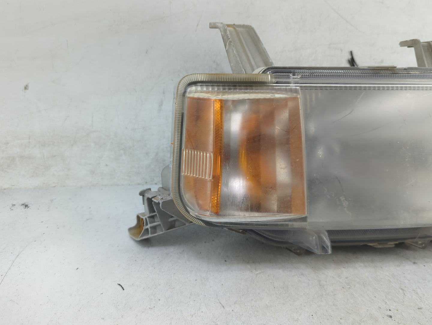 2004-2006 Scion Xb Driver Left Oem Head Light Headlight Lamp 5025060 - Oemusedautoparts1.com