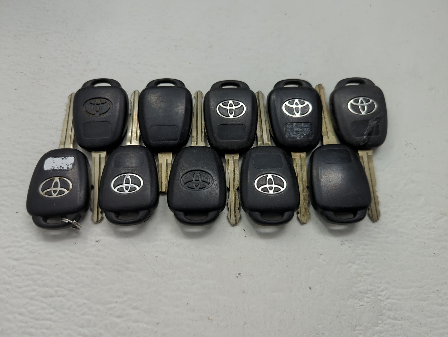 Lot of 10 Toyota Keyless Entry Remote Fob MIXED FCC IDS MIXED PART - Oemusedautoparts1.com