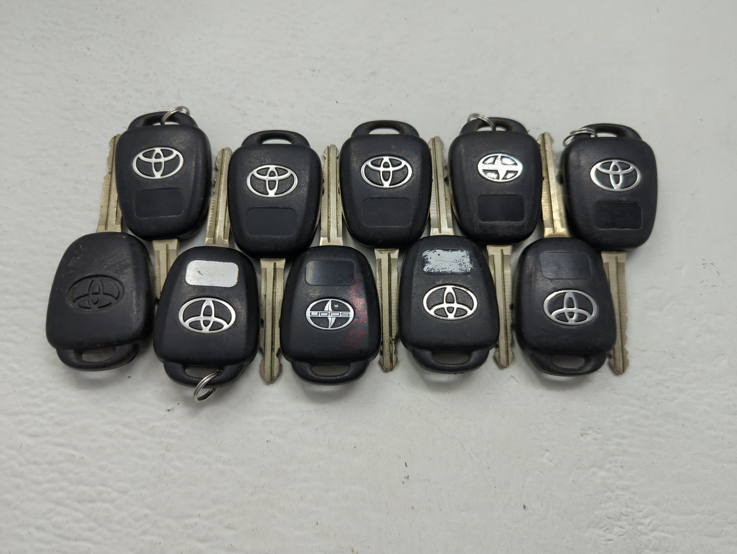 Lot of 10 Toyota Keyless Entry Remote Fob MIXED FCC IDS MIXED PART - Oemusedautoparts1.com