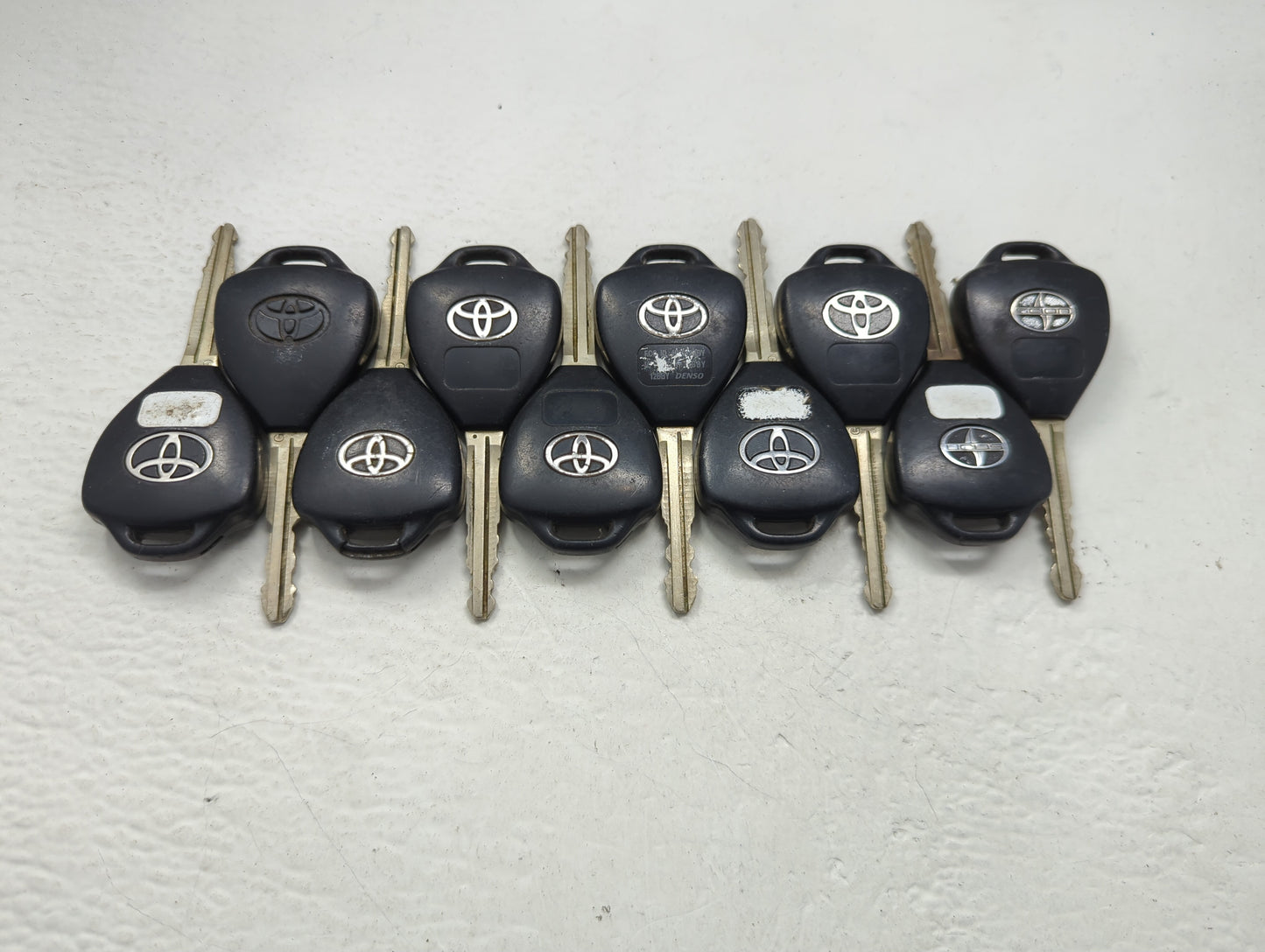 Lot of 10 Toyota Keyless Entry Remote Fob MIXED FCC IDS MIXED PART - Oemusedautoparts1.com
