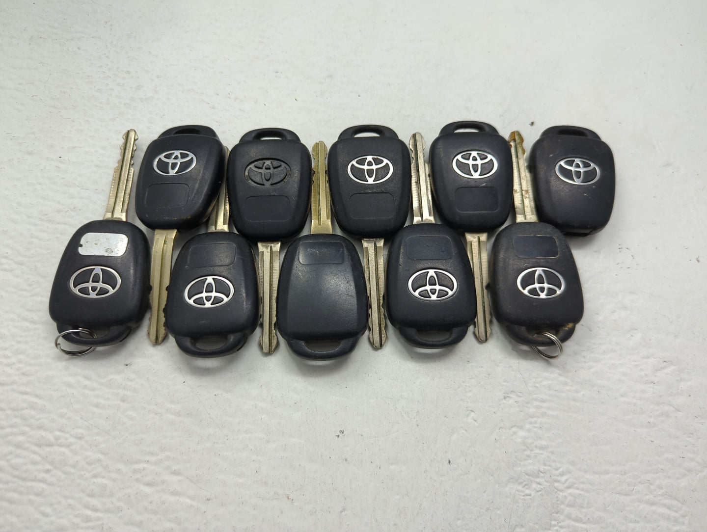 Lot of 10 Toyota Keyless Entry Remote Fob MIXED FCC IDS MIXED PART - Oemusedautoparts1.com