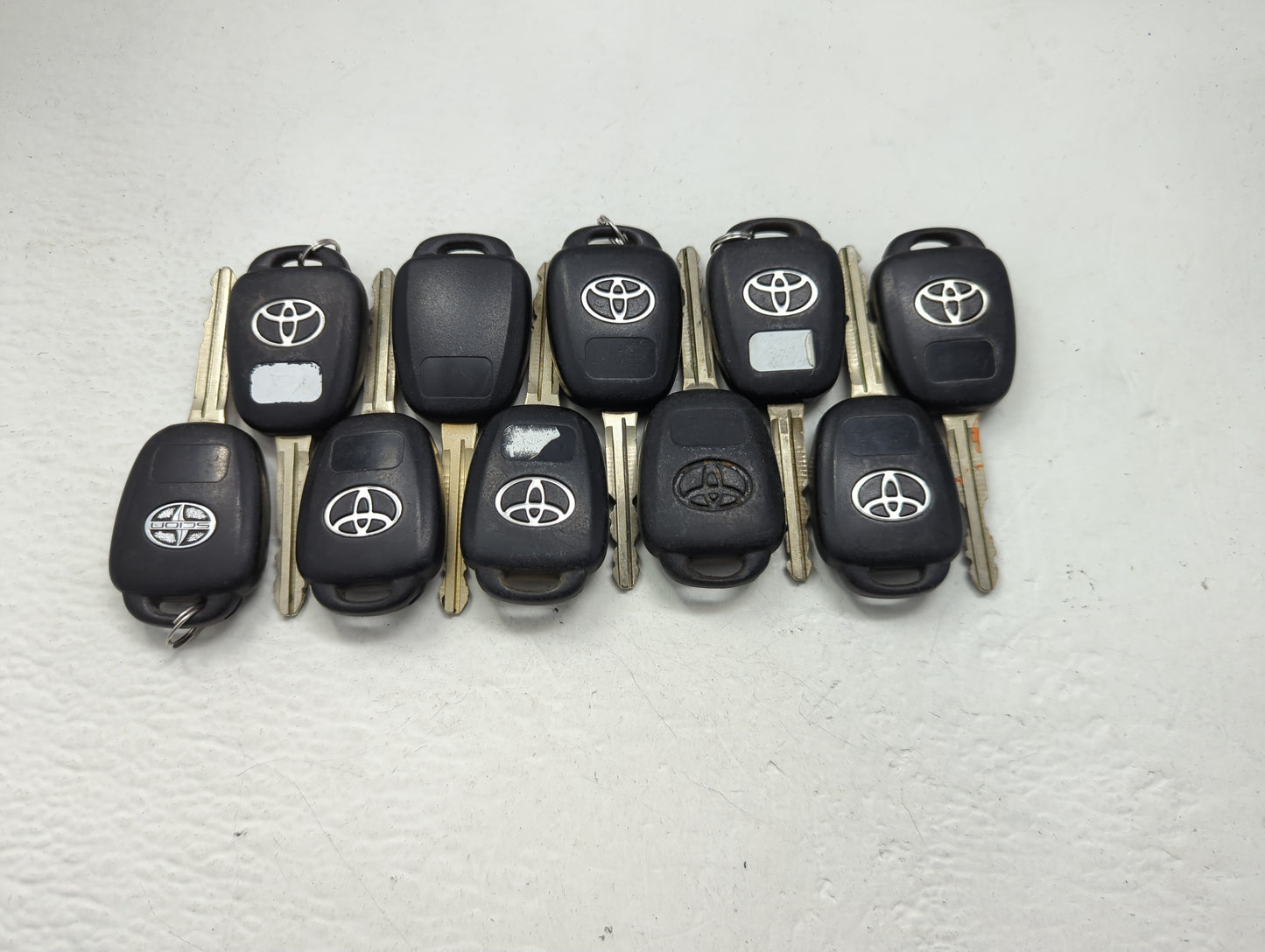 Lot of 10 Toyota Keyless Entry Remote Fob MIXED FCC IDS MIXED PART - Oemusedautoparts1.com