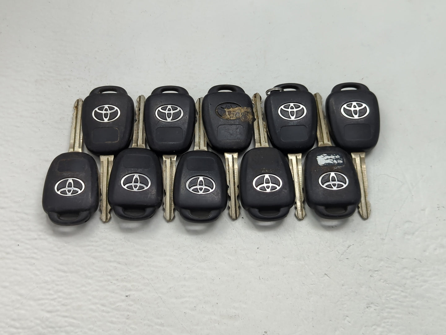 Lot of 10 Toyota Keyless Entry Remote Fob MIXED FCC IDS MIXED PART - Oemusedautoparts1.com