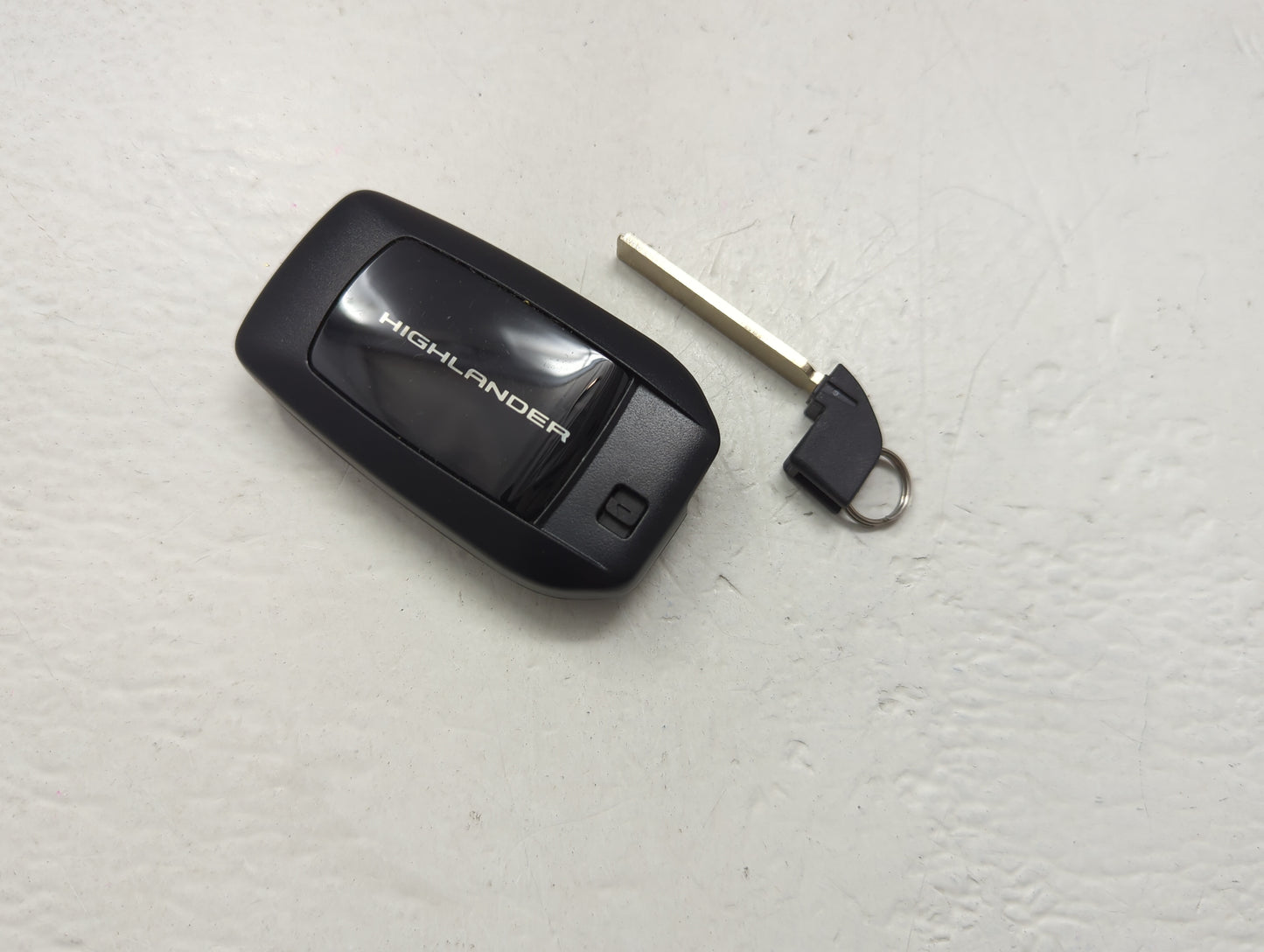 Toyota Keyless Entry Remote Fob IL: 55-14833 G Board 231451-3041 2 buttons - Oemusedautoparts1.com
