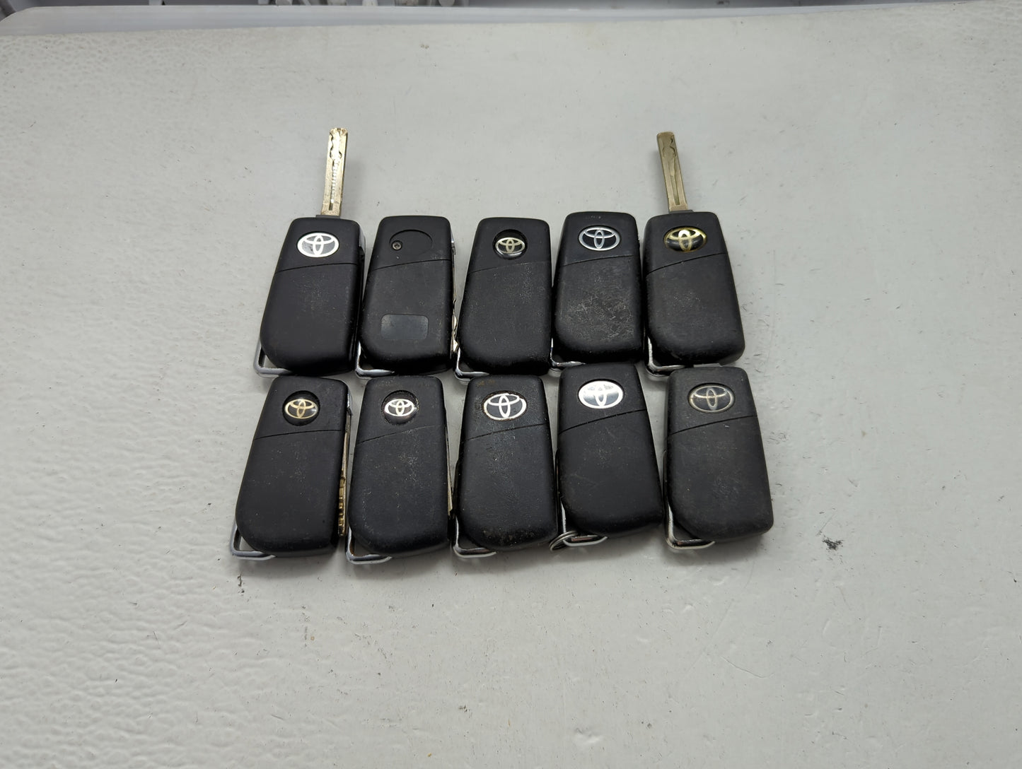 Lot of 10 Toyota Keyless Entry Remote Fob MIXED FCC IDS MIXED PART 1473600 - Oemusedautoparts1.com