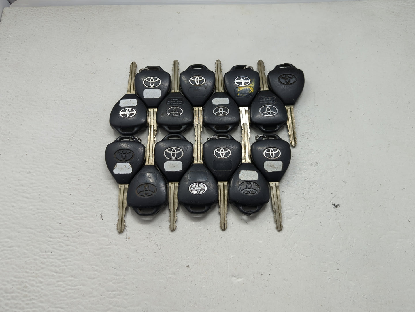 Lot of 15 Toyota Keyless Entry Remote Fob MIXED FCC IDS 1473644 - Oemusedautoparts1.com