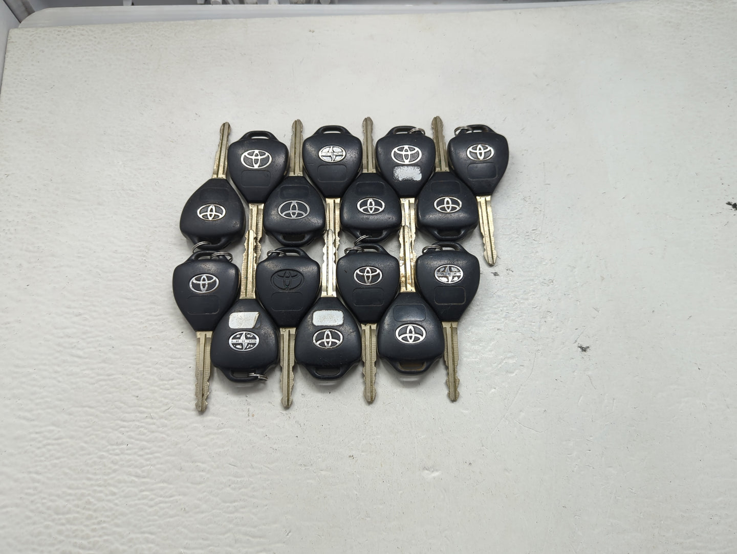 Lot of 15 Toyota Keyless Entry Remote Fob MIXED FCC IDS 1473645 - Oemusedautoparts1.com