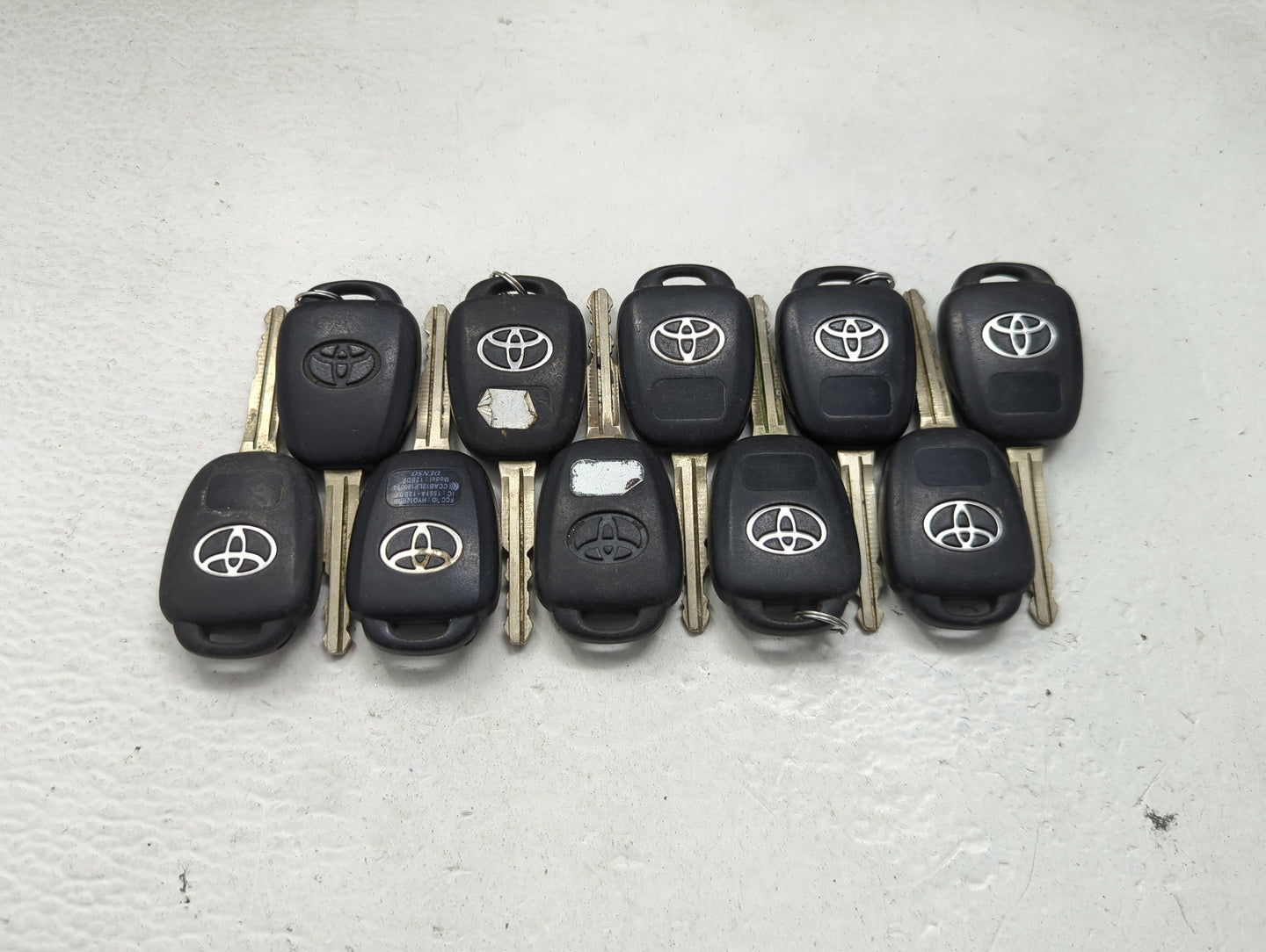 Lot of 10 Toyota Keyless Entry Remote Fob MIXED FCC IDS 1473658 - Oemusedautoparts1.com