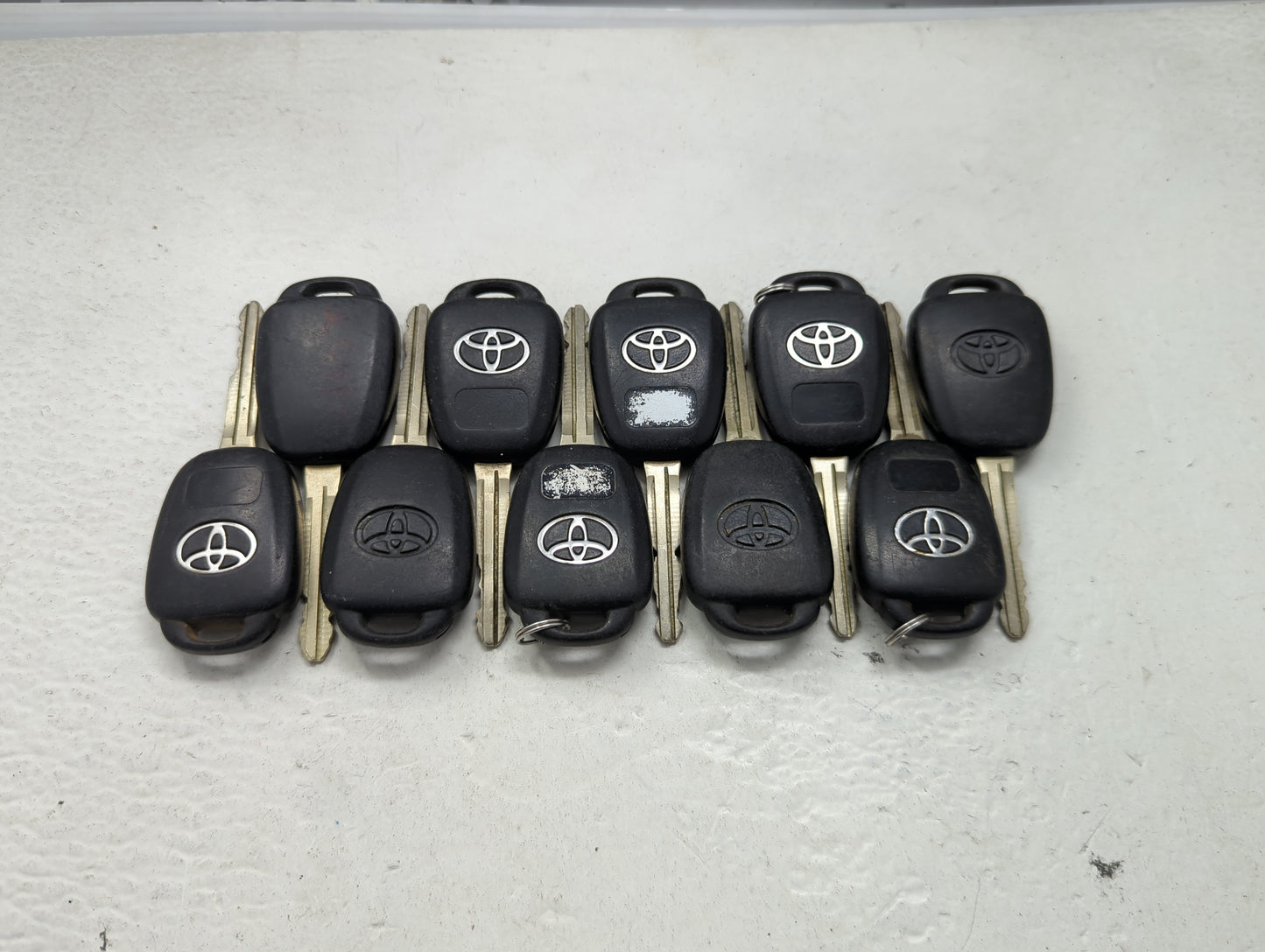 Lot of 10 Toyota Keyless Entry Remote Fob MIXED FCC IDS 1473659 - Oemusedautoparts1.com