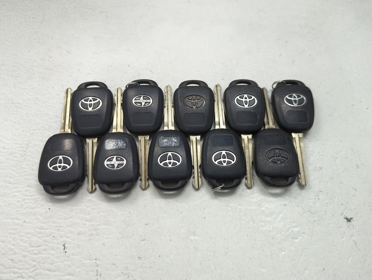 Lot of 10 Toyota Keyless Entry Remote Fob MIXED FCC IDS 1473660 - Oemusedautoparts1.com