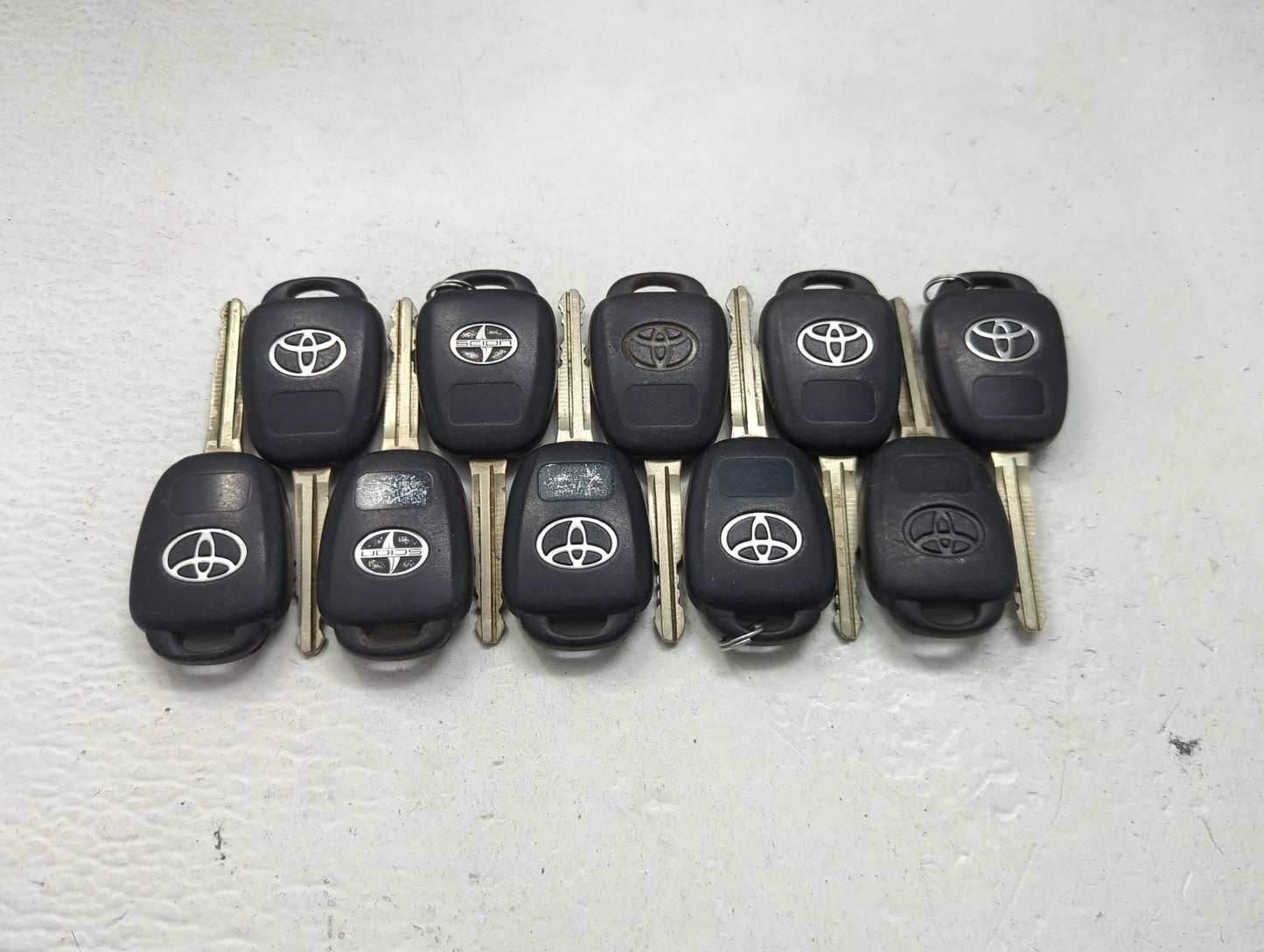 Lot of 10 Toyota Keyless Entry Remote Fob MIXED FCC IDS 1473660 - Oemusedautoparts1.com