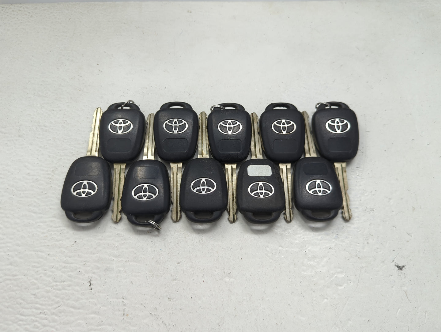 Lot of 10 Toyota Keyless Entry Remote Fob MIXED FCC IDS 1473661 - Oemusedautoparts1.com