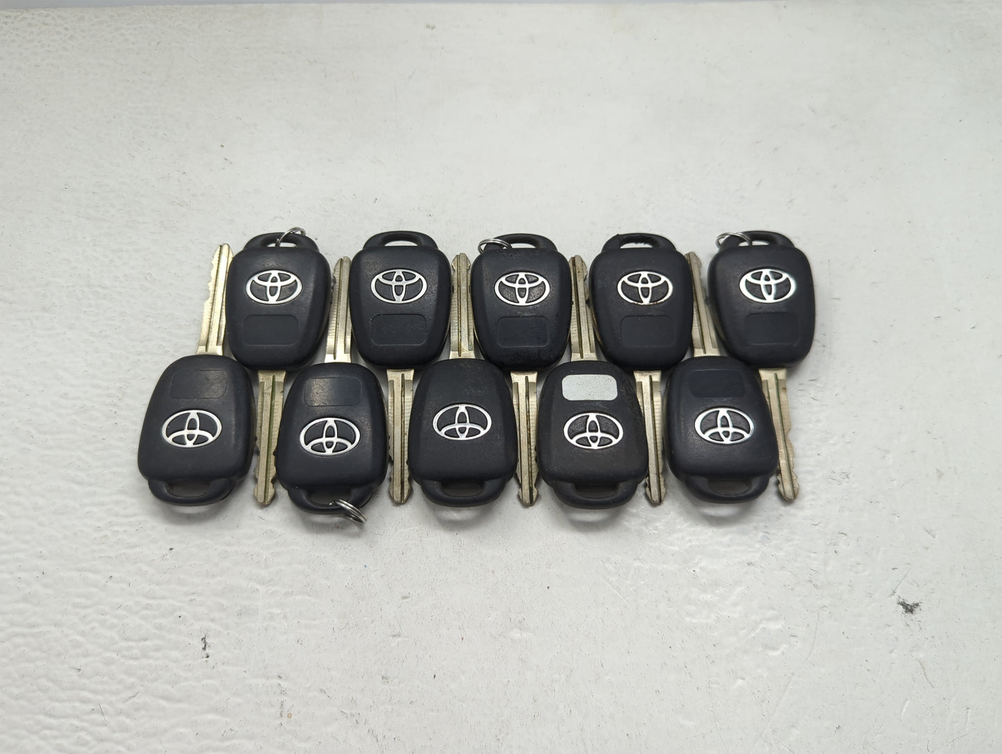 Lot of 10 Toyota Keyless Entry Remote Fob MIXED FCC IDS 1473661 - Oemusedautoparts1.com