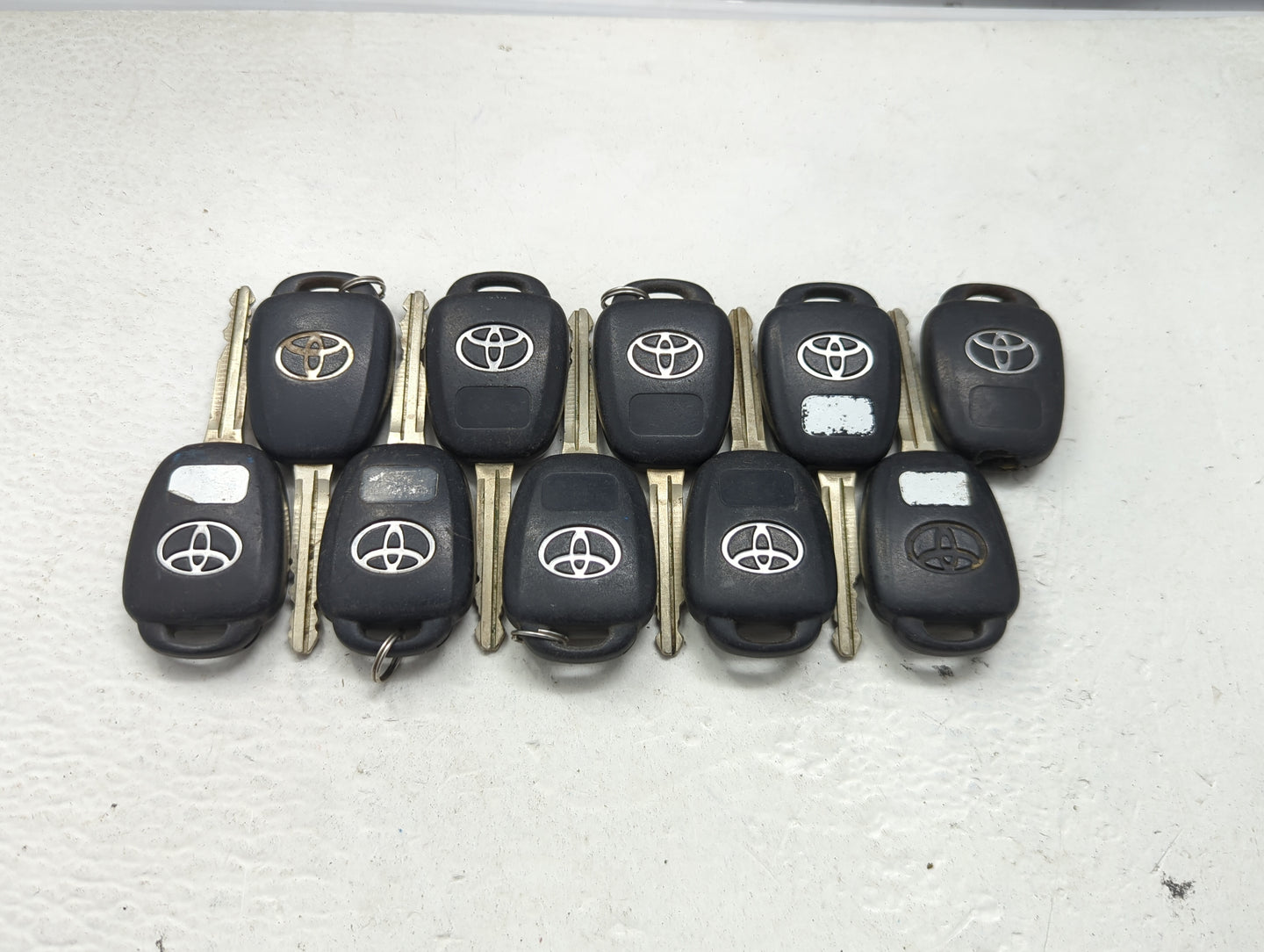 Lot of 10 Toyota Keyless Entry Remote Fob MIXED FCC IDS 1473663 - Oemusedautoparts1.com
