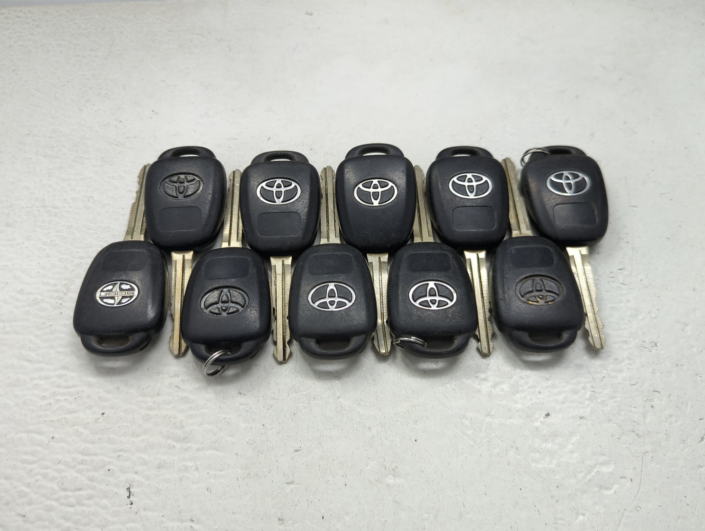 Lot of 10 Toyota Keyless Entry Remote Fob MIXED FCC IDS 1473665 - Oemusedautoparts1.com