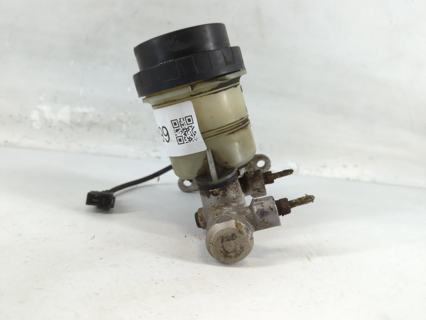 Toyota 86 Brake Master Cylinder - Oemusedautoparts1.com
