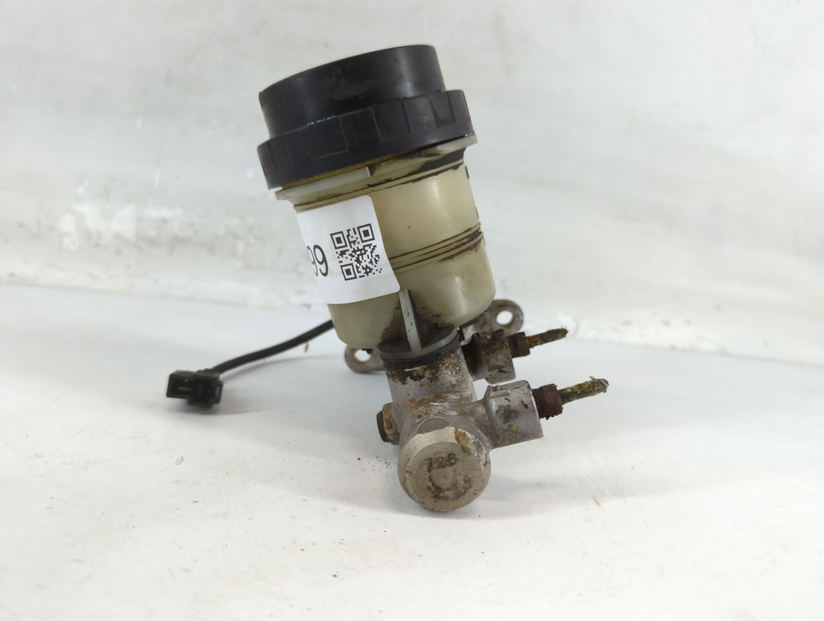 Toyota 86 Brake Master Cylinder 775799 - Oemusedautoparts1.com