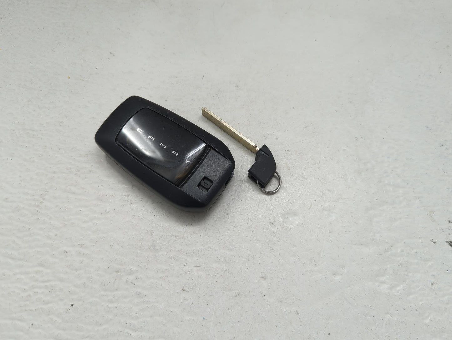Toyota Camry Keyless Entry Remote Fob HYQ14FBW 231451-2561 4 buttons - Oemusedautoparts1.com