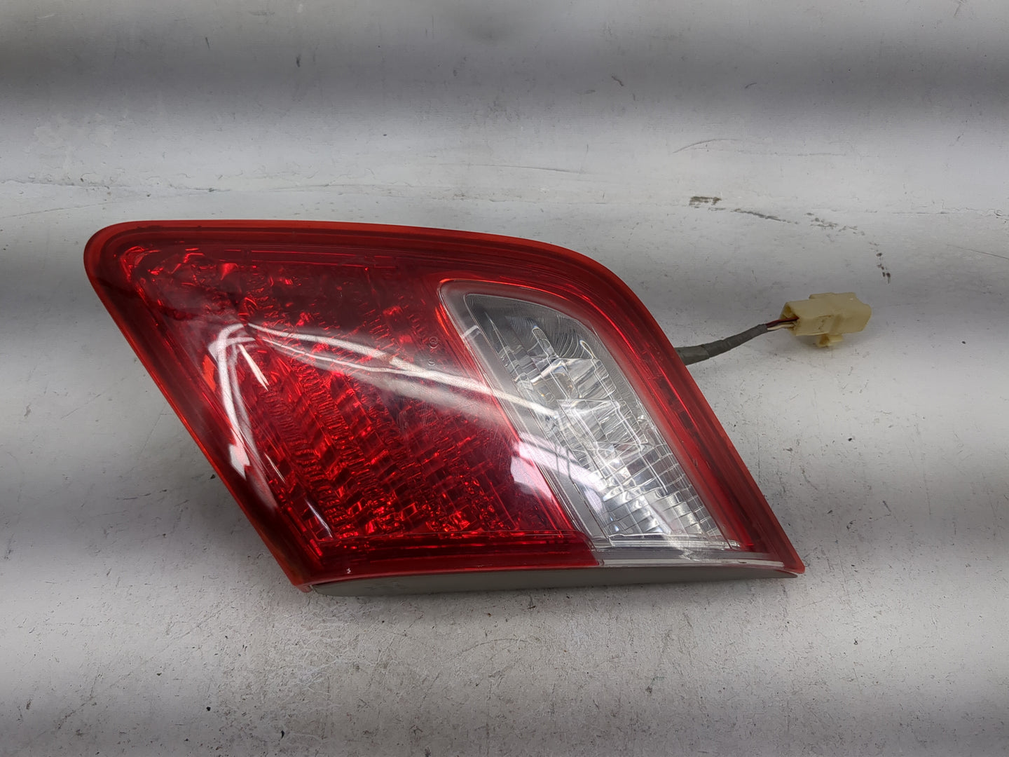 2007-2009 Toyota Camry Passenger Right Side Deck Lid Mounted Tail Light 5026909 - Oemusedautoparts1.com