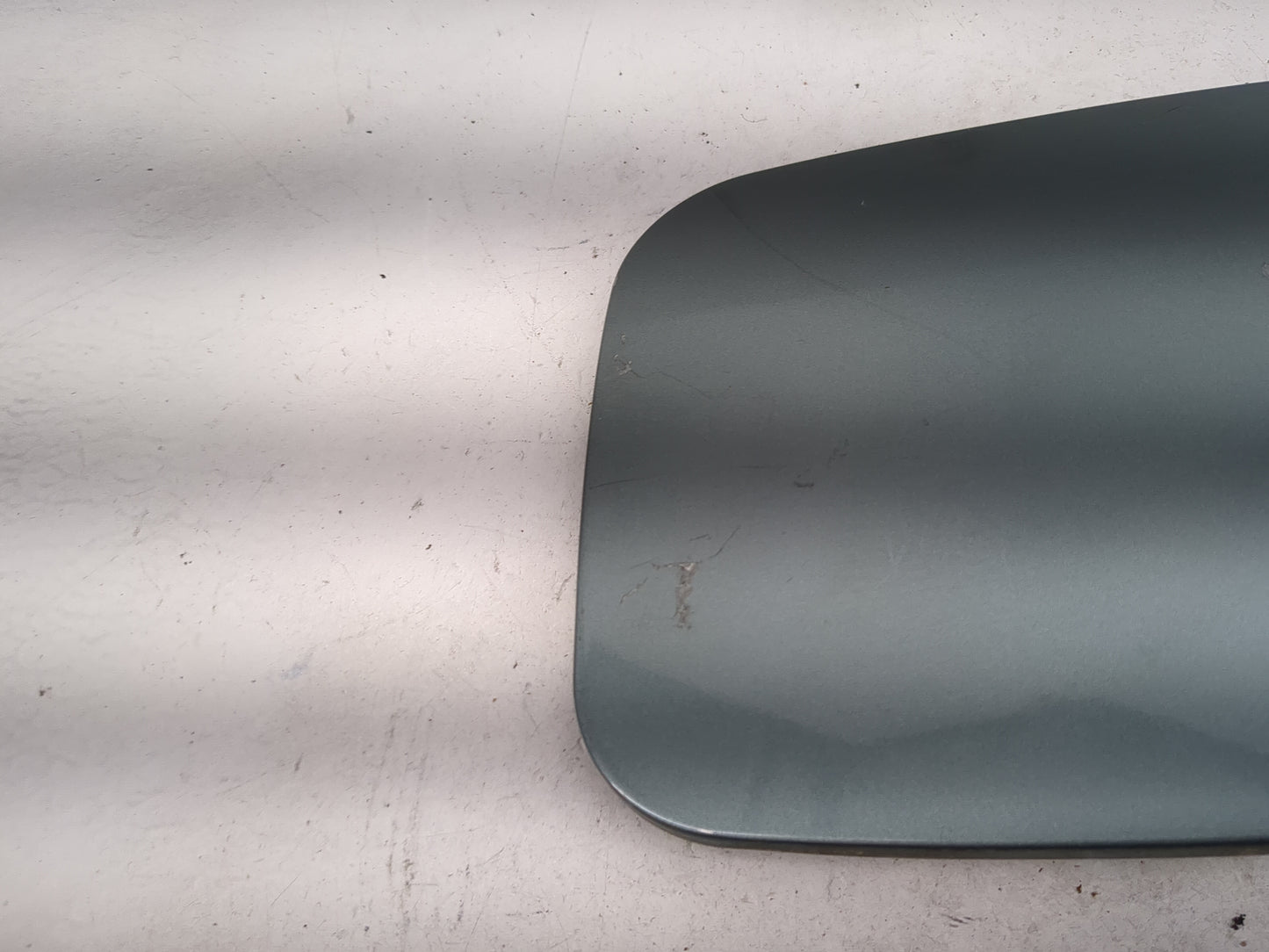 Toyota Camry Fuel Tank Door Lid Gas Tank 840440 - Oemusedautoparts1.com