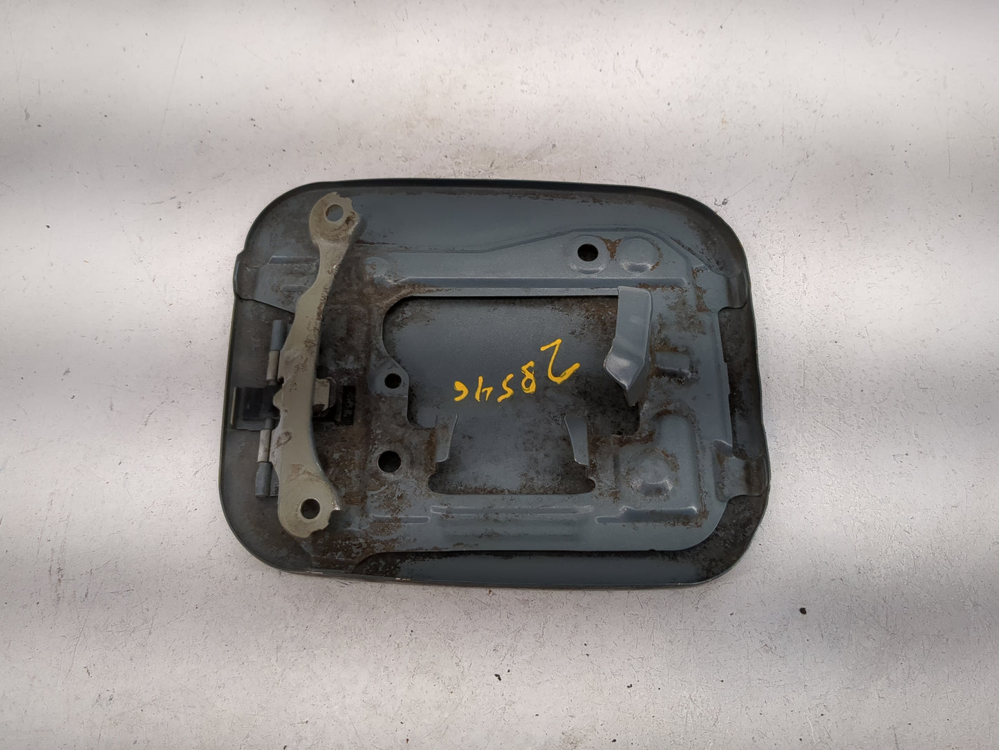 Toyota Camry Fuel Tank Door Lid Gas Tank 840440 - Oemusedautoparts1.com