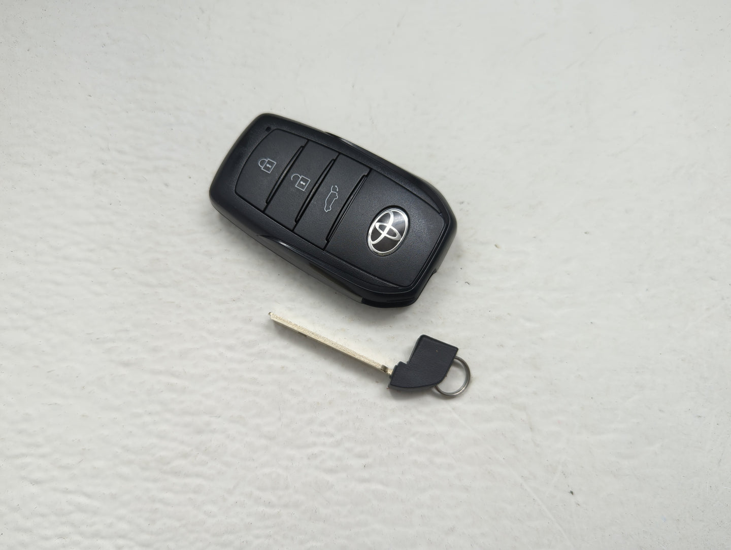 Toyota Highlander Keyless Entry Remote Fob IL: 55-14833 G Board 231451-3041 - Oemusedautoparts1.com