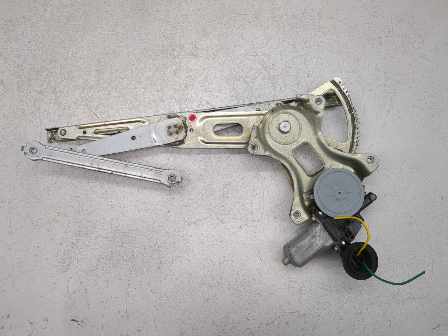 2004-2009 Toyota Prius Passenger Front Right Power Window Motor - Oemusedautoparts1.com