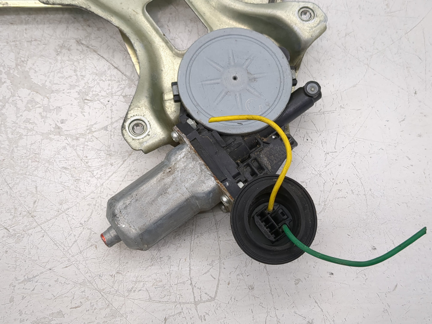2004-2009 Toyota Prius Passenger Front Right Power Window Motor - Oemusedautoparts1.com