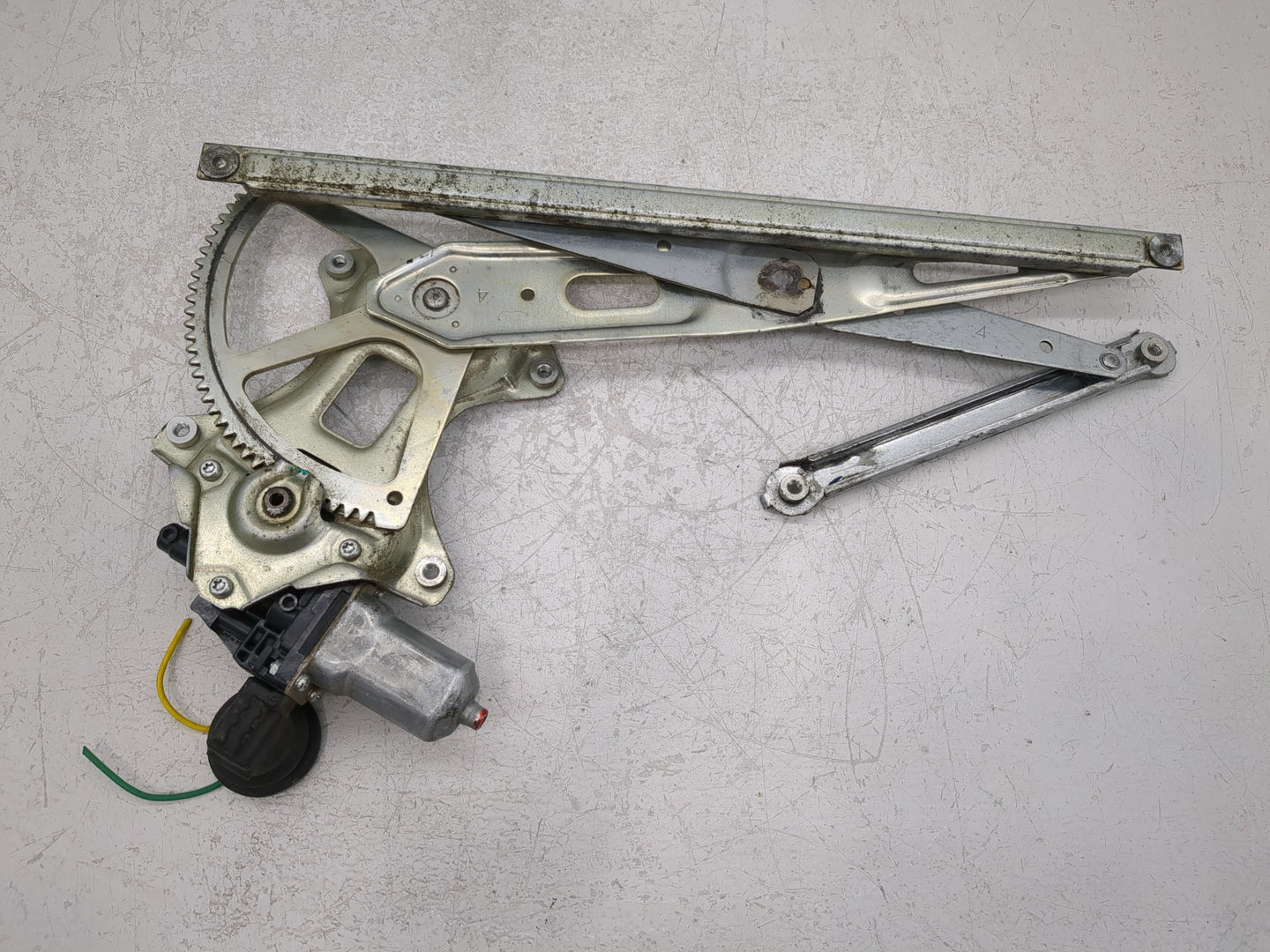 2004-2009 Toyota Prius Passenger Front Right Power Window Motor - Oemusedautoparts1.com