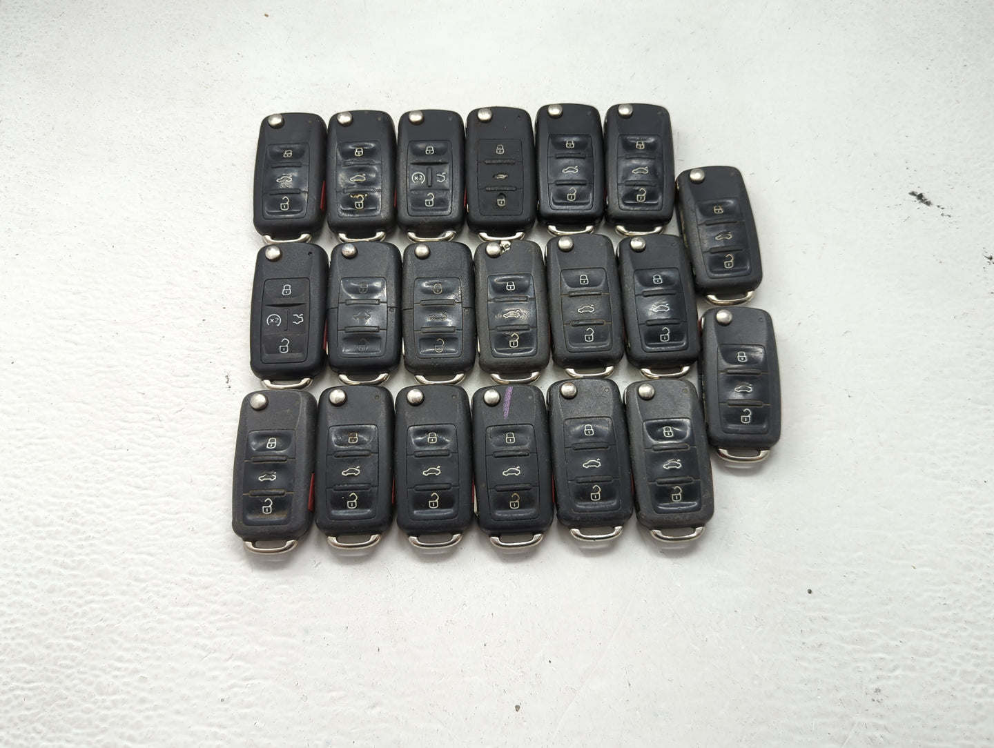 Lot of 10 Volkswagen Keyless Entry Remote Fob MIXED FCC IDS MIXED PART 1243706 - Oemusedautoparts1.com