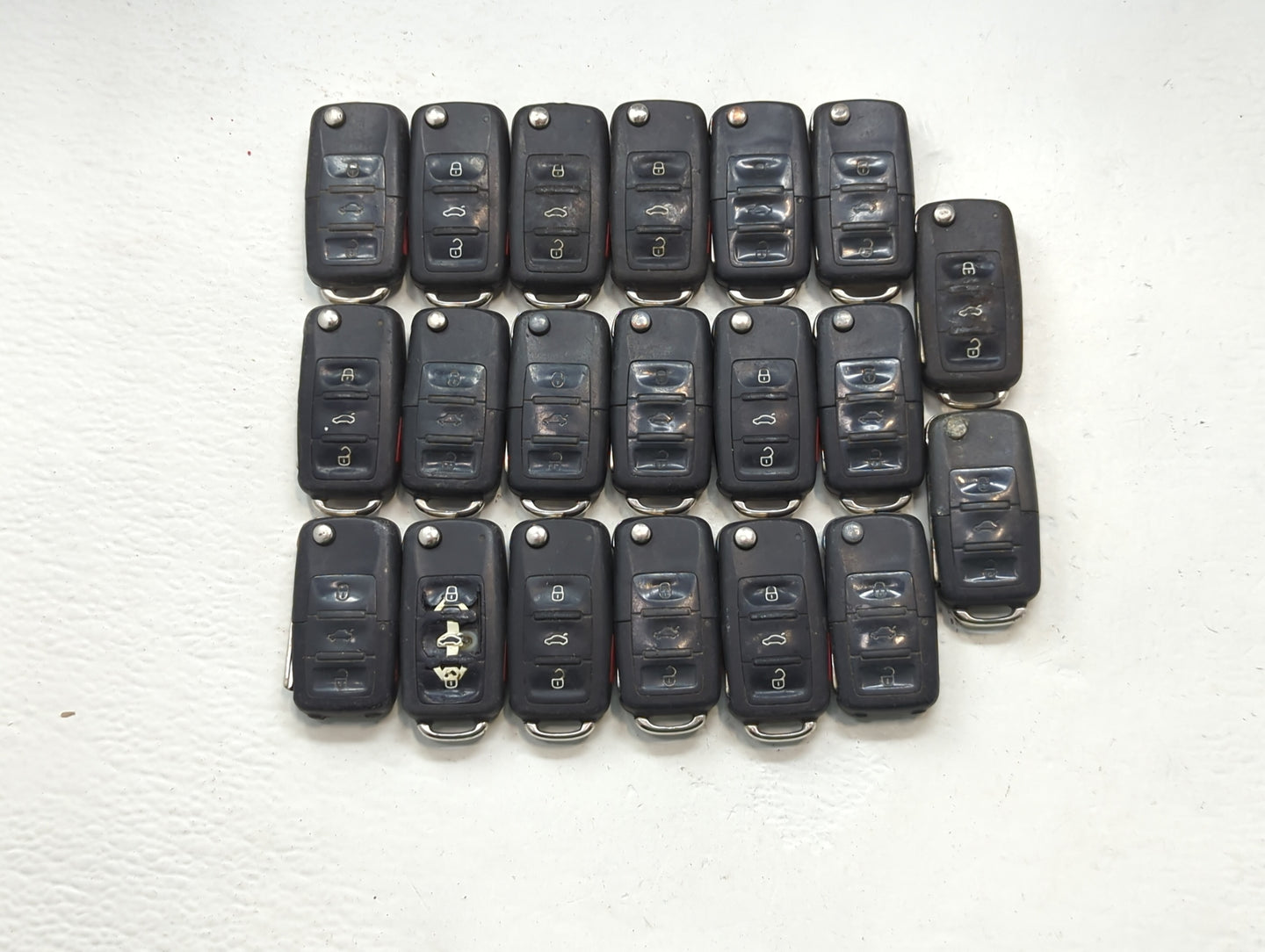 Lot of 20 Volkswagen Keyless Entry Remote Fob MIXED FCC IDS MIXED PART - Oemusedautoparts1.com
