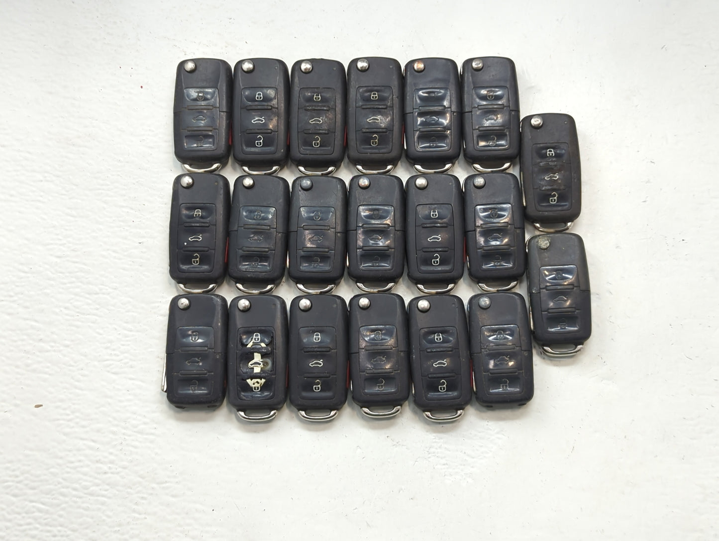 Lot of 20 Volkswagen Keyless Entry Remote Fob MIXED FCC IDS MIXED PART - Oemusedautoparts1.com