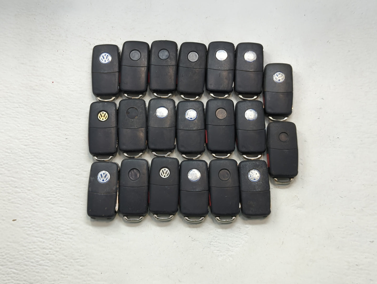Lot of 20 Volkswagen Keyless Entry Remote Fob MIXED FCC IDS MIXED PART - Oemusedautoparts1.com