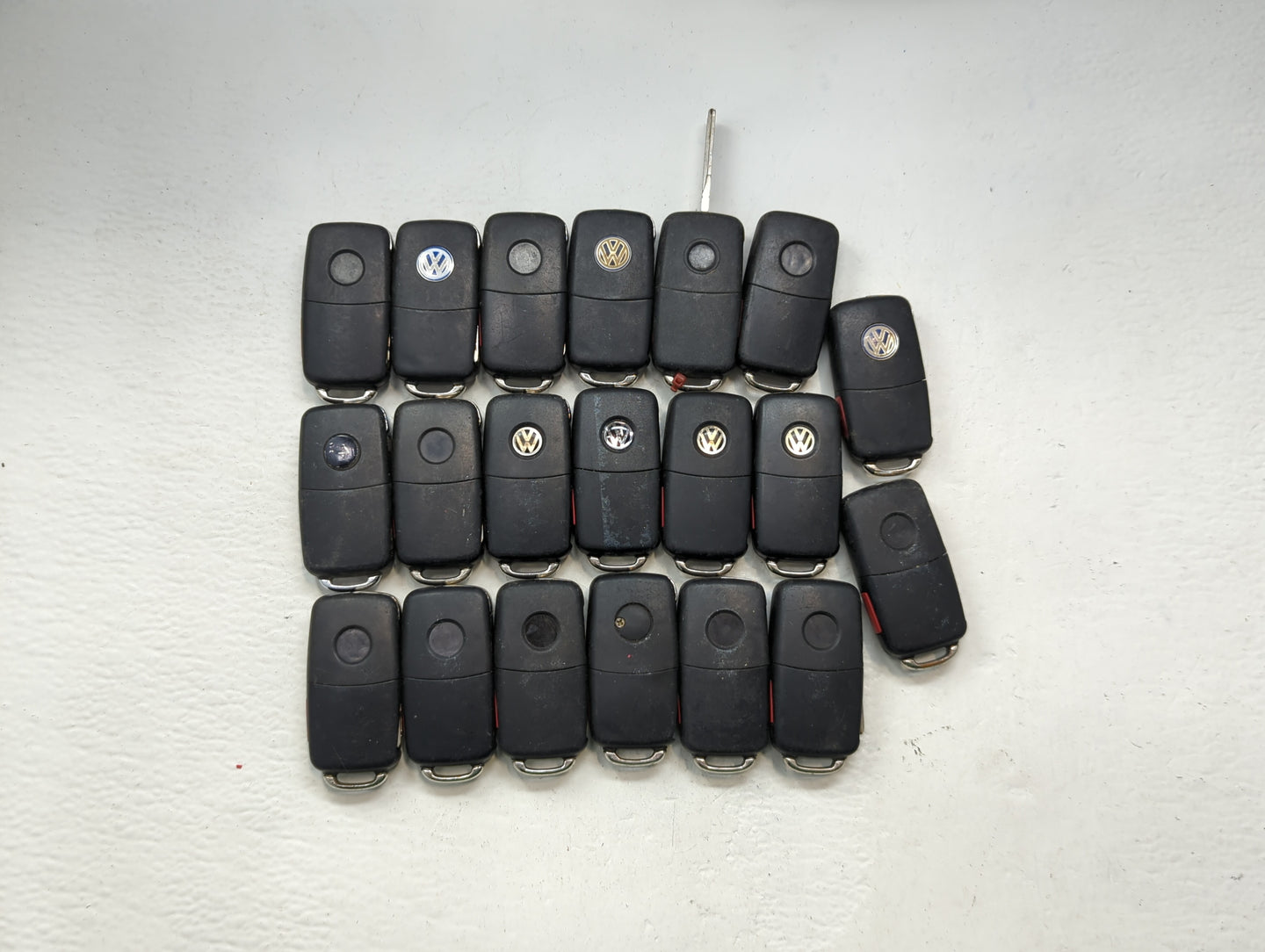 Lot of 20 Volkswagen Keyless Entry Remote Fob MIXED FCC IDS MIXED PART - Oemusedautoparts1.com