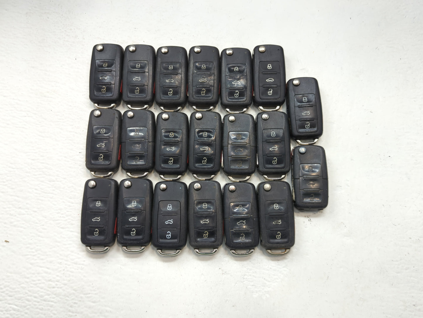 Lot of 20 Volkswagen Keyless Entry Remote Fob MIXED FCC IDS MIXED PART - Oemusedautoparts1.com