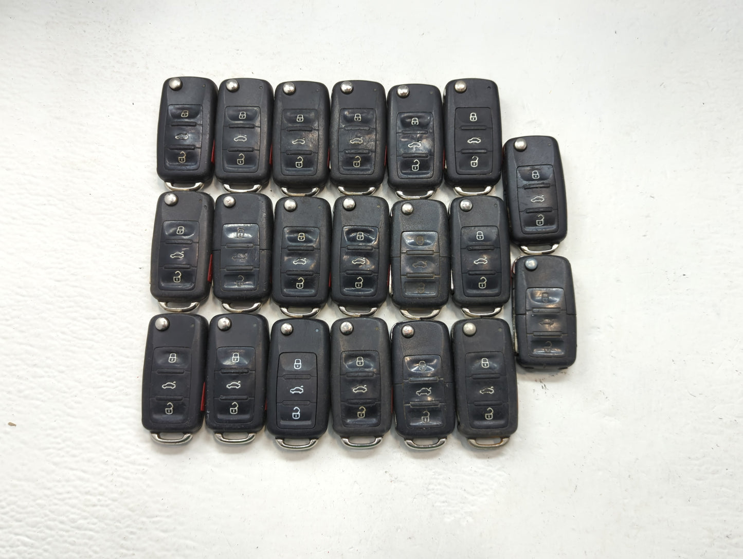 Lot of 20 Volkswagen Keyless Entry Remote Fob MIXED FCC IDS MIXED PART - Oemusedautoparts1.com