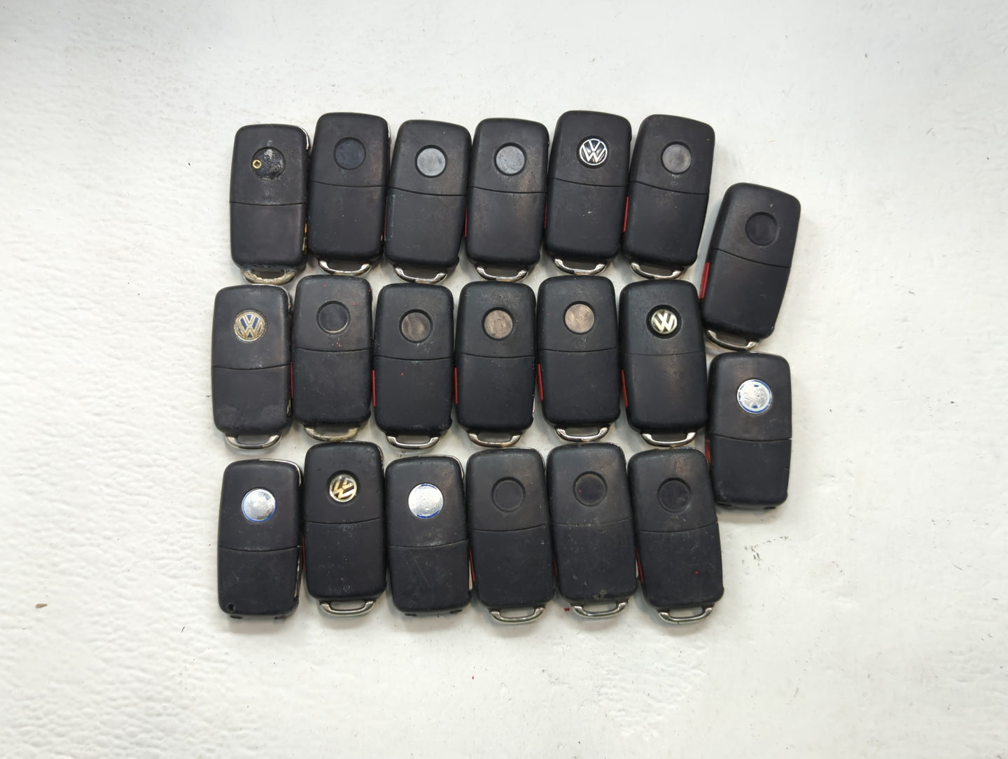 Lot of 20 Volkswagen Keyless Entry Remote Fob MIXED FCC IDS MIXED PART - Oemusedautoparts1.com