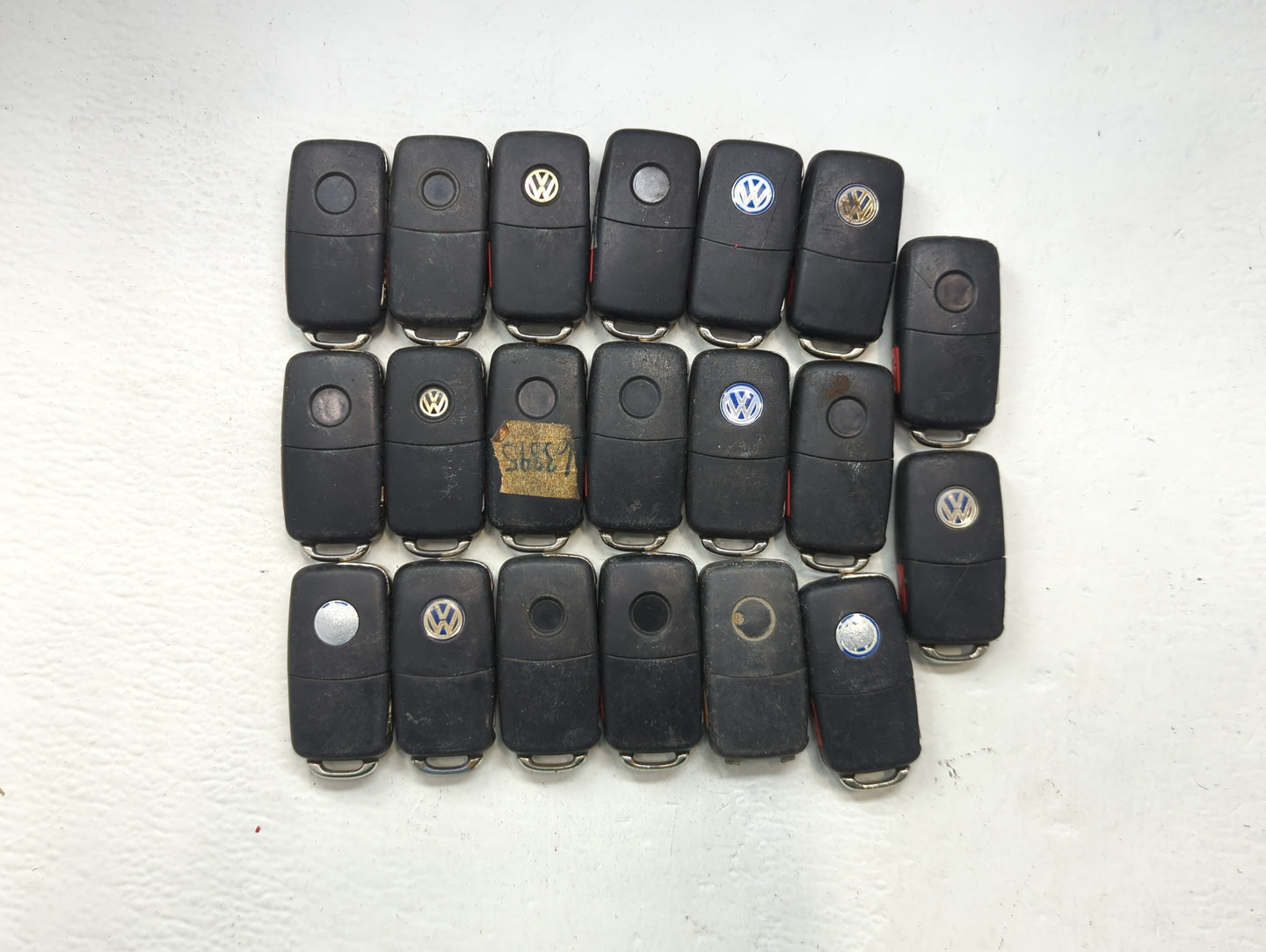 Lot of 20 Volkswagen Keyless Entry Remote Fob MIXED FCC IDS MIXED PART - Oemusedautoparts1.com