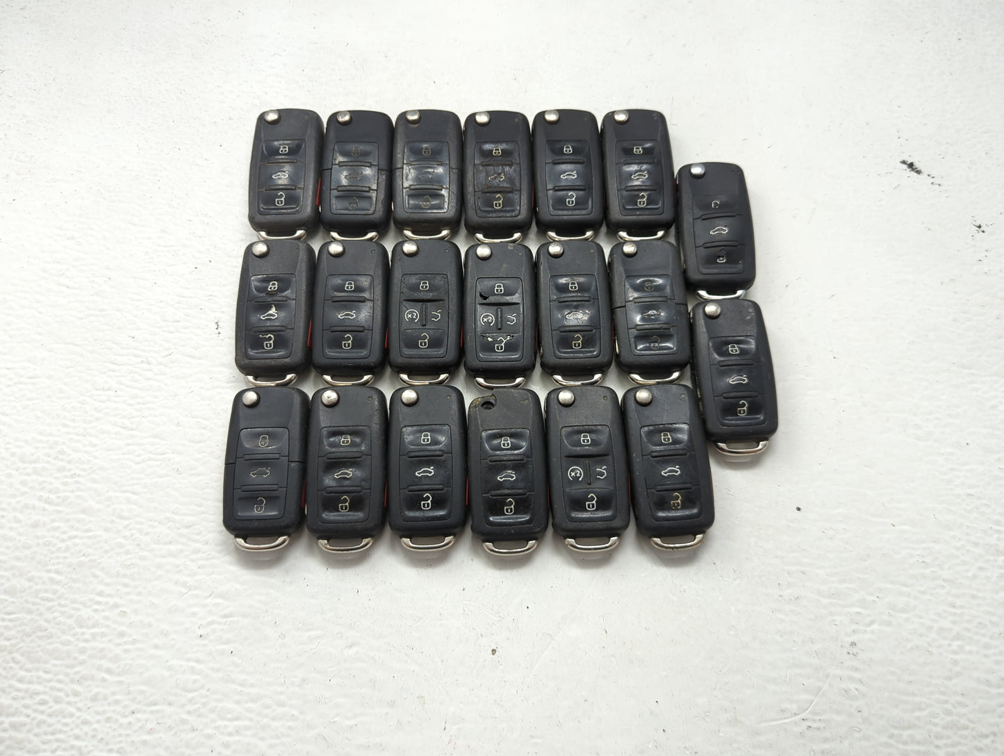 Lot of 10 Volkswagen Keyless Entry Remote Fob MIXED FCC IDS MIXED PART 1244245 - Oemusedautoparts1.com