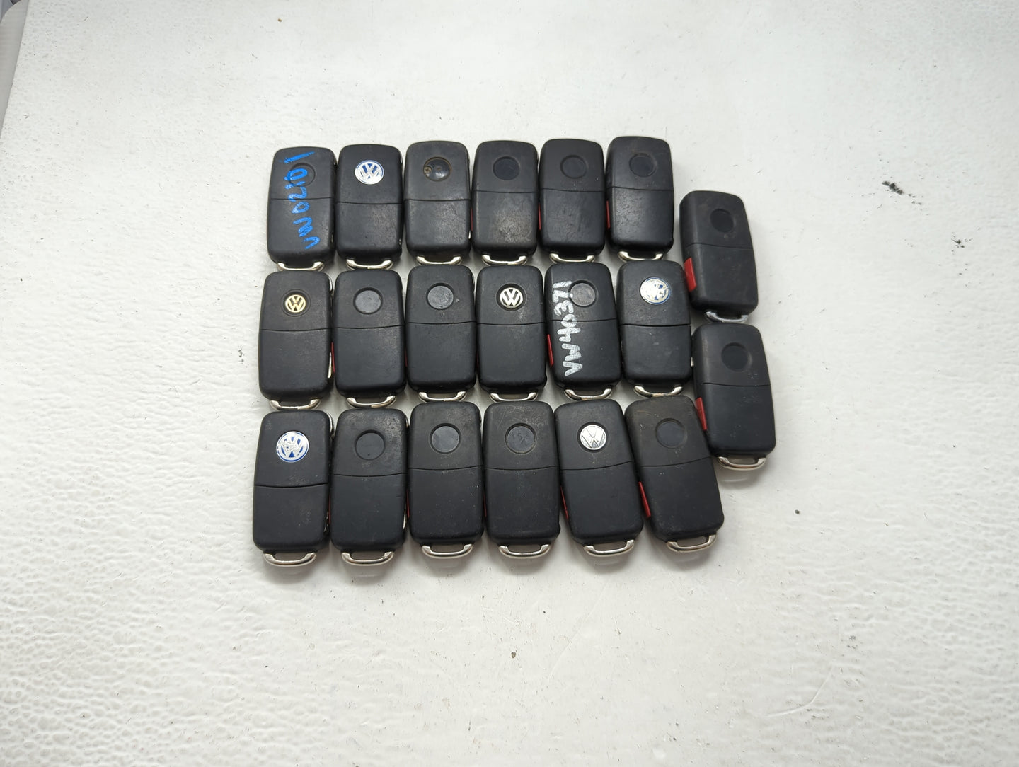 Lot of 10 Volkswagen Keyless Entry Remote Fob MIXED FCC IDS MIXED PART 1244245 - Oemusedautoparts1.com