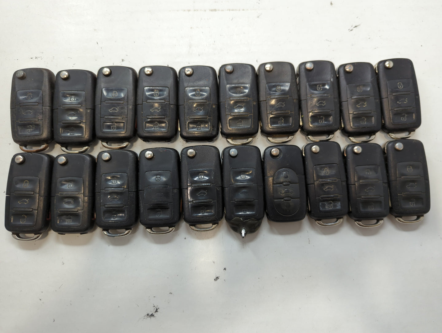 Lot of 20 Volkswagen Keyless Entry Remote Fob NBG92596263 | NBG92596263T - Oemusedautoparts1.com
