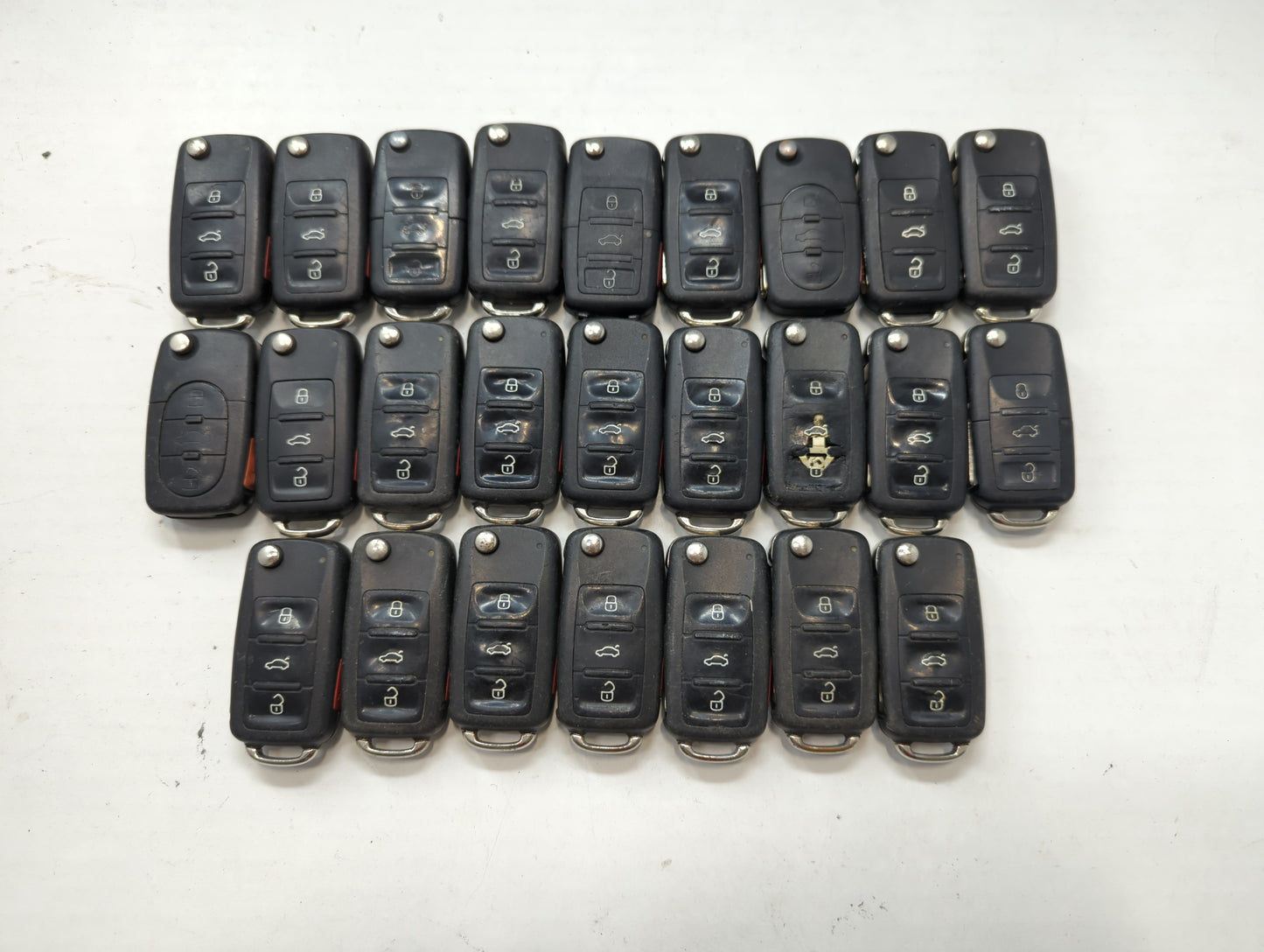 Lot of 25 Volkswagen Keyless Entry Remote Fob NBG8137T | NBG735868T - Oemusedautoparts1.com