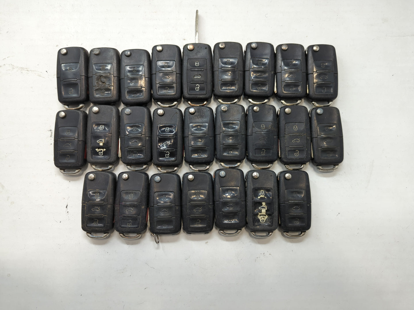 Lot of 25 Volkswagen Keyless Entry Remote Fob NBG8137T | NBG735868T - Oemusedautoparts1.com