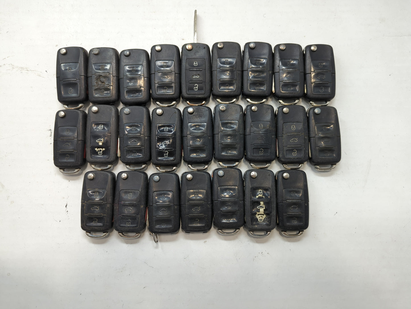 Lot of 25 Volkswagen Keyless Entry Remote Fob NBG8137T | NBG735868T - Oemusedautoparts1.com