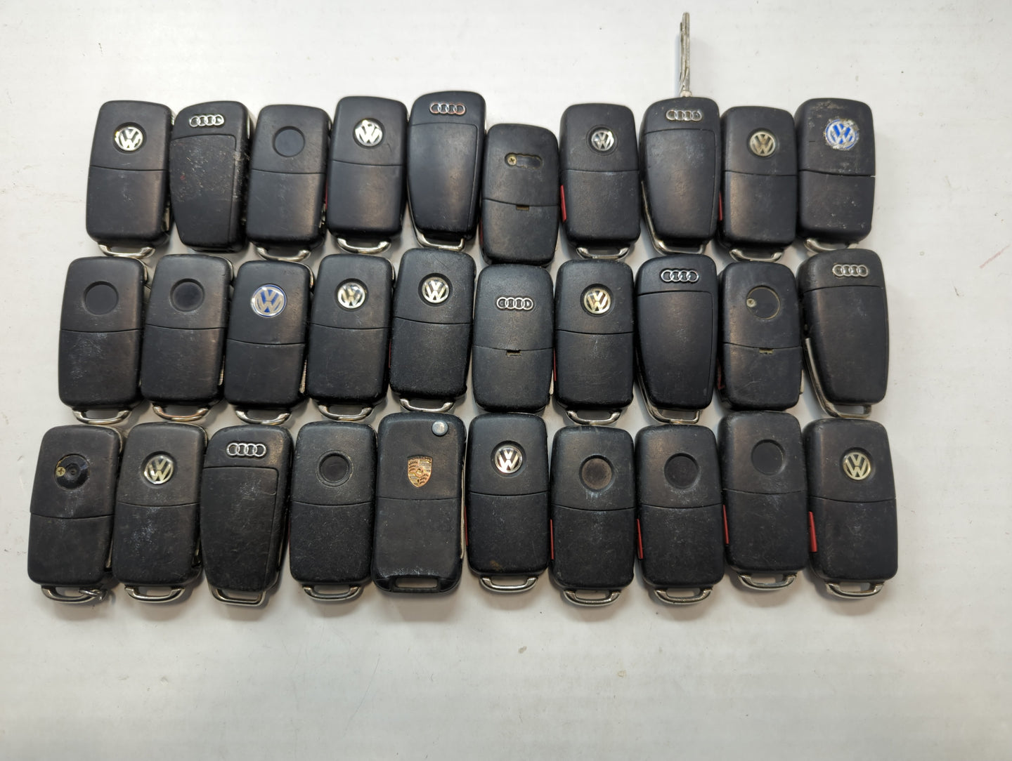 Lot of 30 Volkswagen Keyless Entry Remote Fob MIXED FCC IDS MIXED PART - Oemusedautoparts1.com
