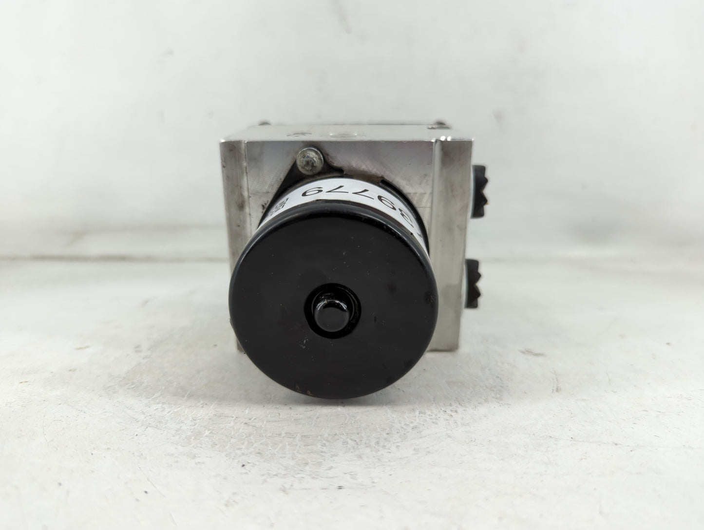 2009-2011 Volkswagen Cc ABS Pump Control Module Replacement P/N:HC00392481DEL Fits Fits 2009 2010 2011 OEM Used Auto Parts -