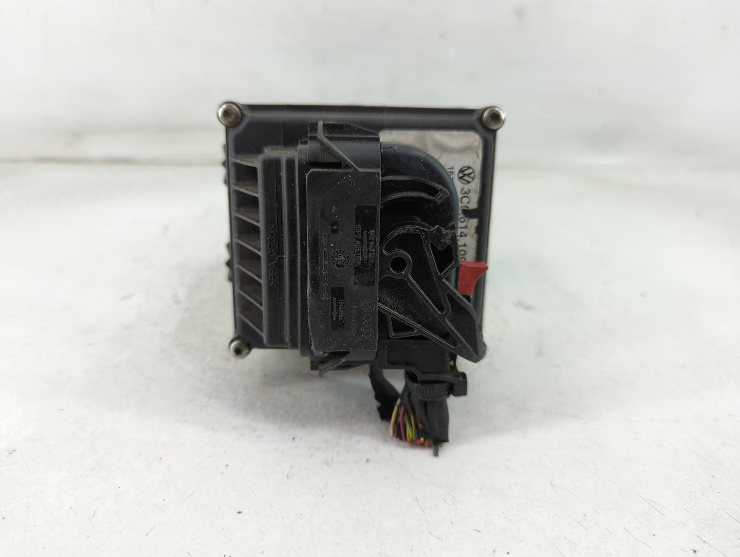 2009-2011 Volkswagen Cc ABS Pump Control Module Replacement P/N:HC00392481DEL Fits Fits 2009 2010 2011 OEM Used Auto Parts -