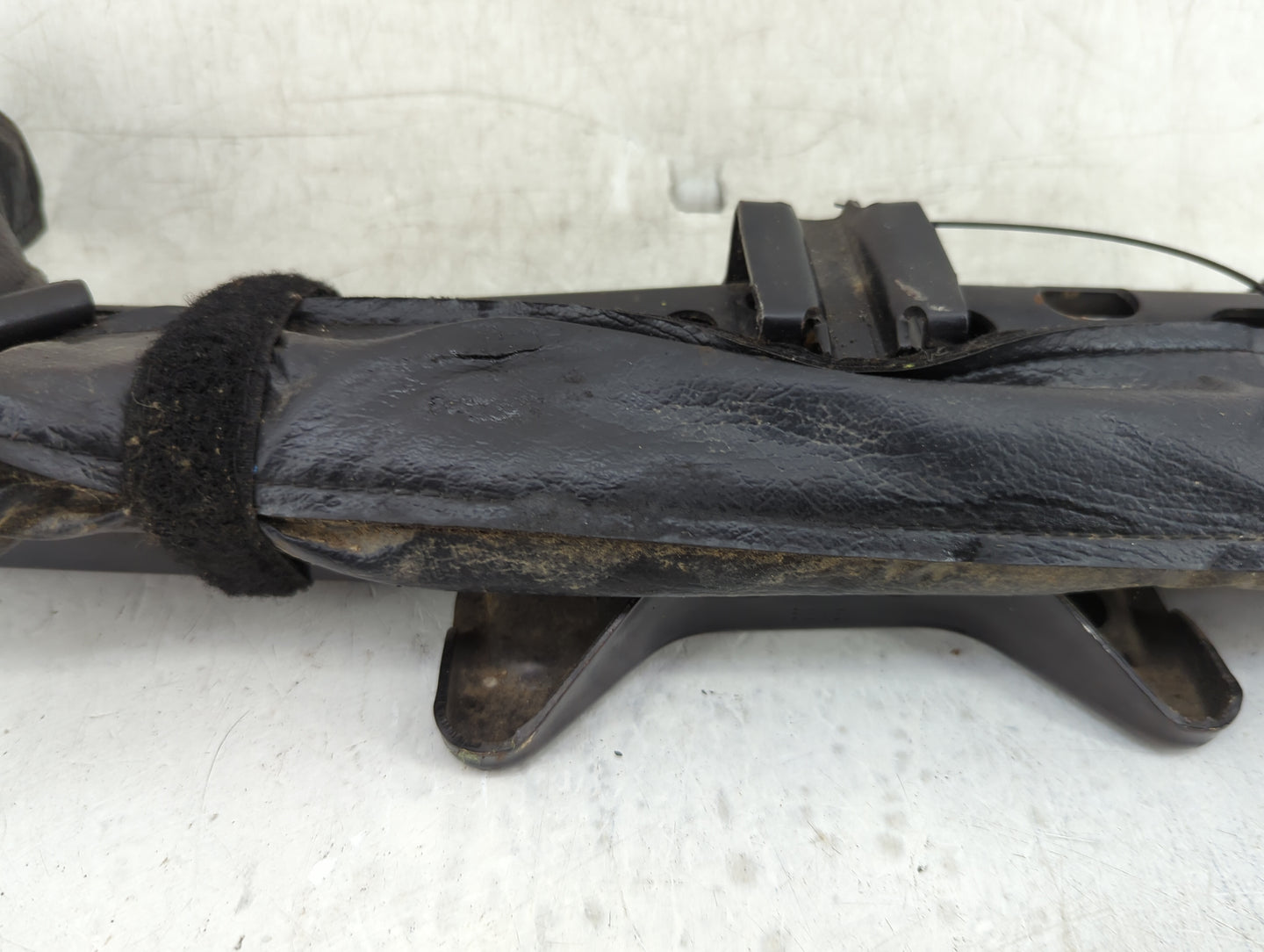 2002 Volkswagen Jetta Spare Scissor Car Jack - Oemusedautoparts1.com